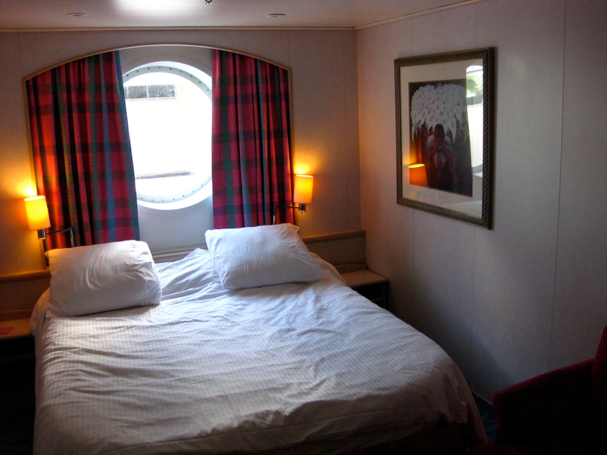Interior stateroom aboard Genting Dream