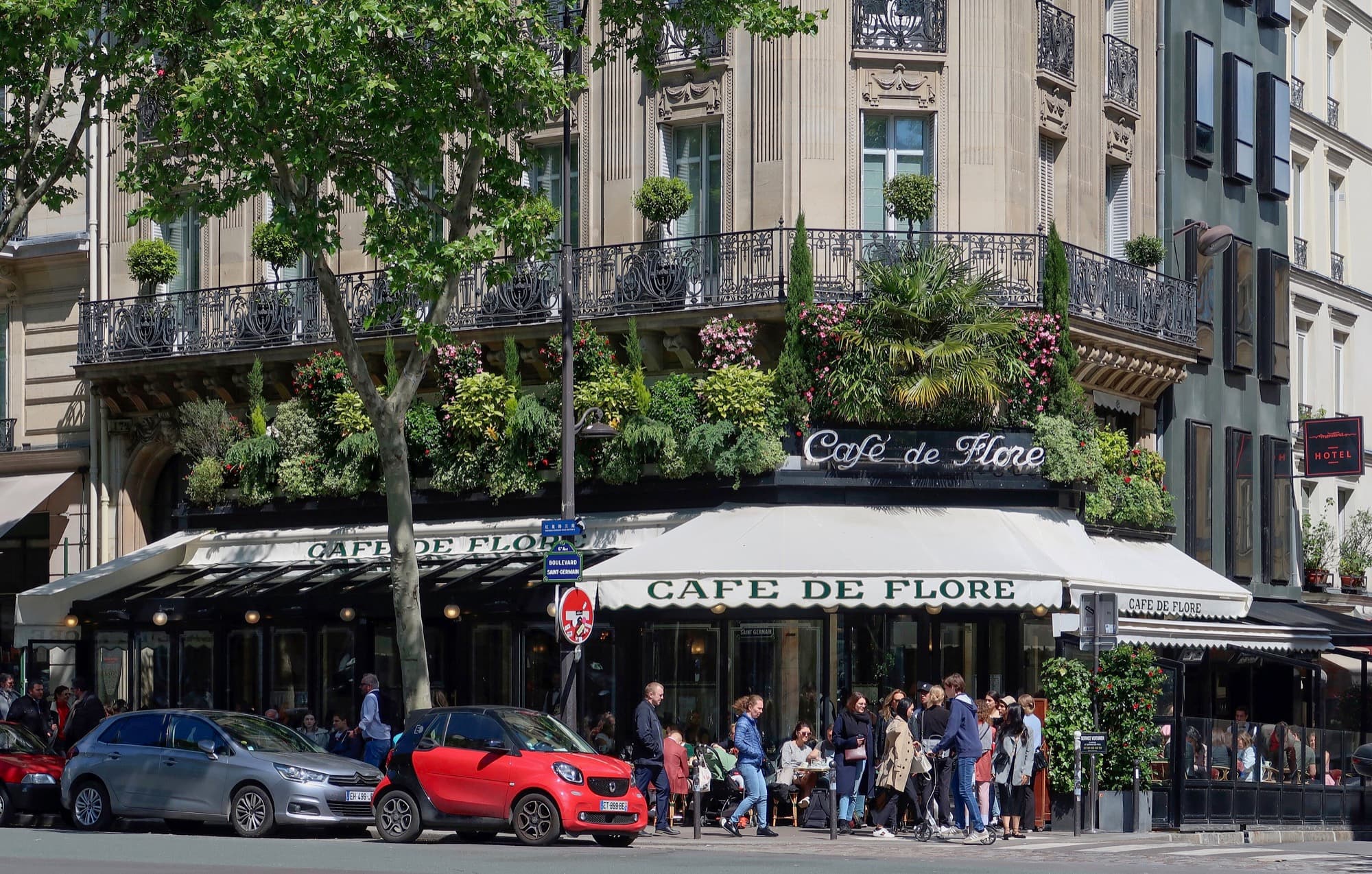 Spring light on a Paris boulevard cafe